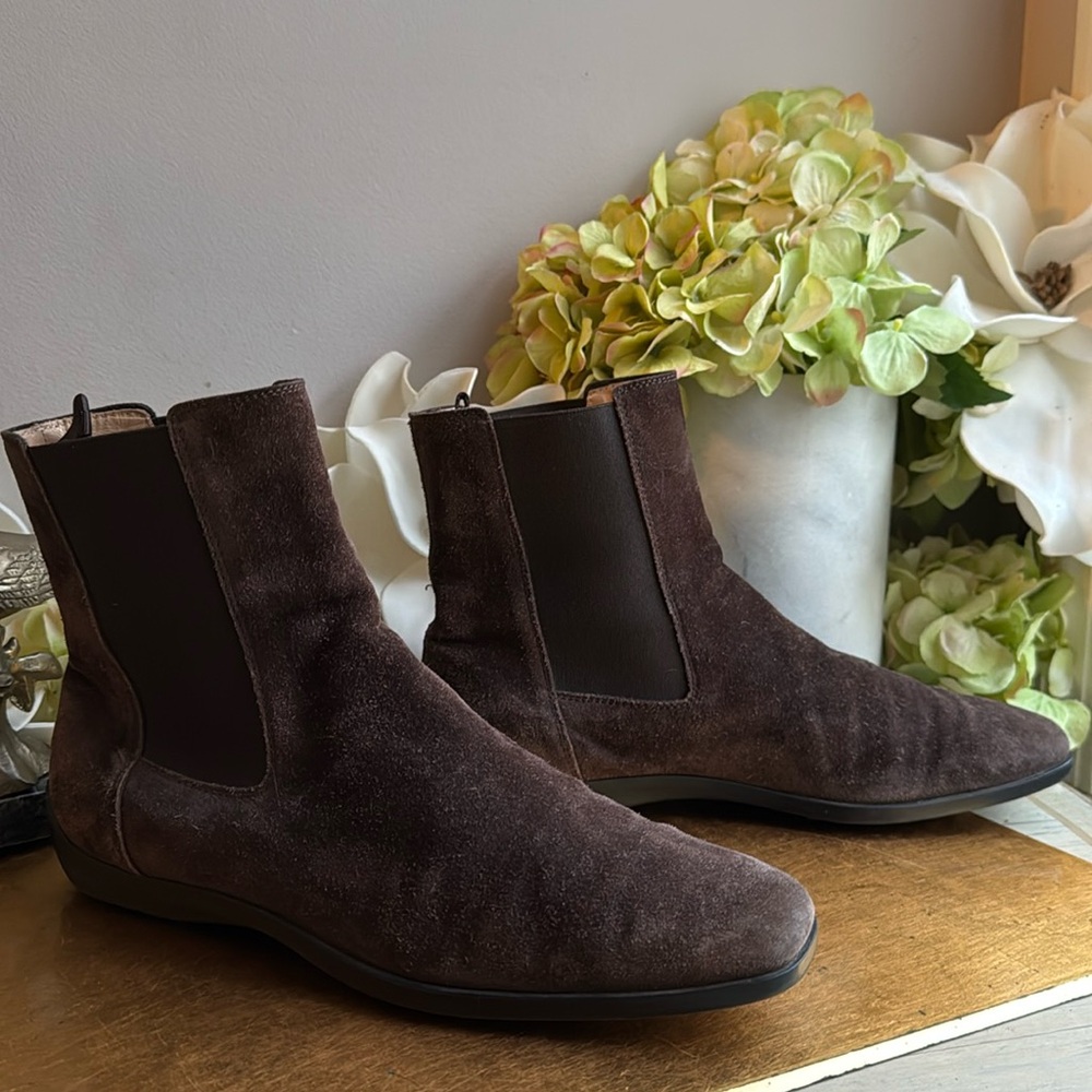 Tod’s Chelsea Boot in Brown Suede